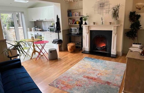 Stroud Green Apartment | Two bedroom (3 bed) with beautiful private garden