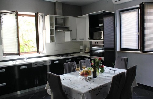 Lukoran Apartment | Two bedroom apartment with terrace Lukoran, Ugljan (A-20387-a)