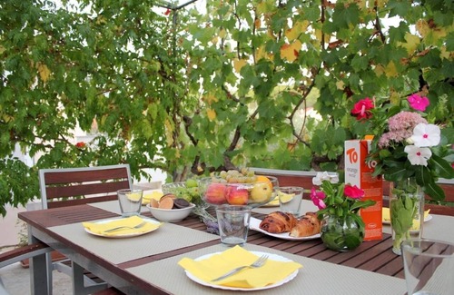 Lukoran Apartment | Two bedroom apartment with terrace Lukoran, Ugljan (A-20387-a)