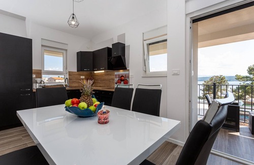 Porat Apartment | Two bedroom apartment with terrace and sea view Porat, Krk (A-19349-b)