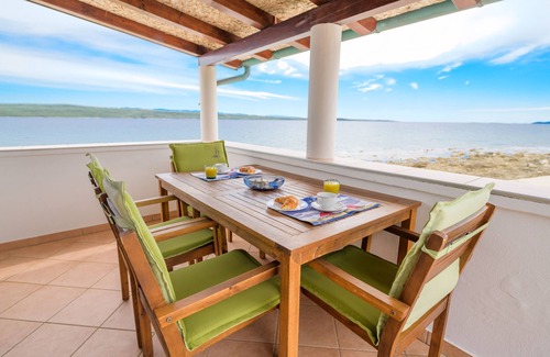 Nerezine Apartment | Two bedroom apartment near beach Nerezine, Lošinj (A-7963-c)