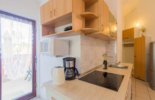 Karigador Apartment | Two bedroom apartment with terrace and sea view Karigador, Novigrad (A-2534-b)