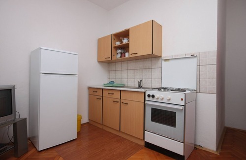 Kustici Apartment | Two bedroom apartment near beach Kustići, Pag (A-6449-a)