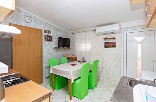 Grebastica Apartment | Two bedroom apartment near beach Grebaštica, Šibenik (A-461-b)