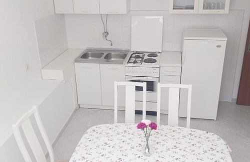 Tkon Apartment | Two bedroom apartment near beach Tkon, Pašman (A-8297-a)