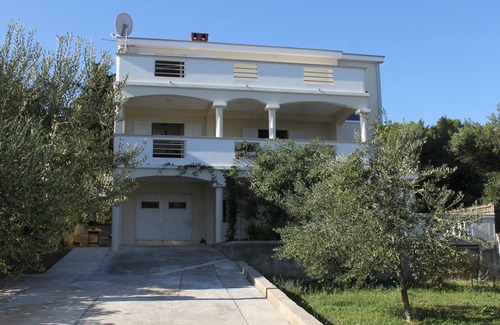 Tkon Apartment | Two bedroom apartment near beach Tkon, Pašman (A-8297-a)