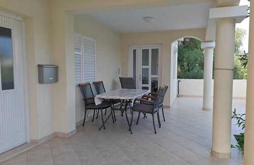 Tkon Apartment | Two bedroom apartment near beach Tkon, Pašman (A-8297-a)