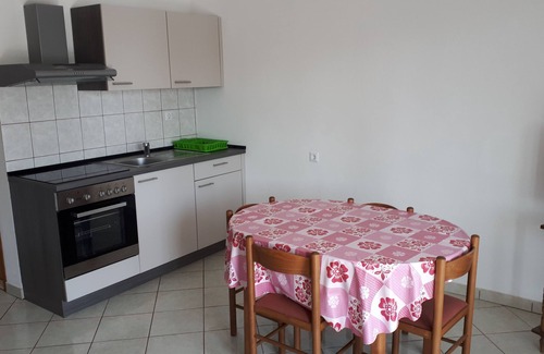 Tkon Apartment | Two bedroom apartment near beach Tkon, Pašman (A-8454-a)