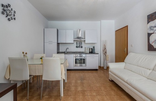 Porec Apartment | Two-Bedroom Apartment Rakovac II with Terrace and Garden View