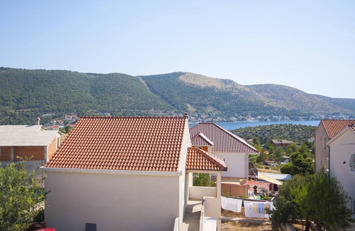 Grebastica Apartment | Two bedroom apartment with terrace and sea view Grebaštica, Šibenik (A-11572-b)