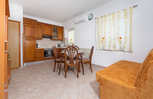 Punat Apartment | Two bedroom apartment with terrace and sea view Punat, Krk (A-20553-c)