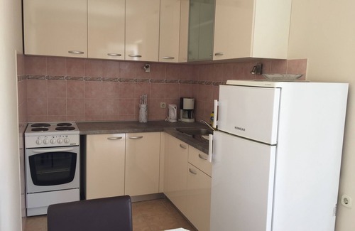 Lun Apartment | Two bedroom apartment with terrace and sea view Lun, Pag (A-11781-a)