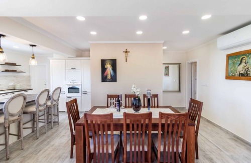 Banjol Apartment | Two bedroom apartment with balcony and sea view Banjol, Rab (A-19804-d)