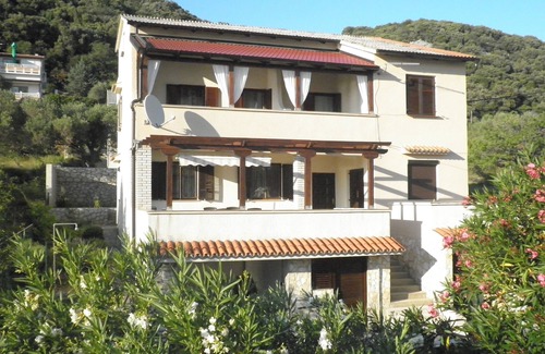 Supetarska Draga Apartment | Two bedroom apartment with terrace and sea view Supetarska Draga - Donja, Rab (A-15423-a)