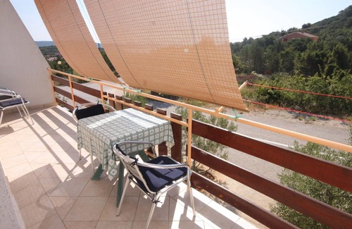 Bozava Apartment | Two bedroom apartment with balcony and sea view Božava, Dugi otok (A-8123-c)