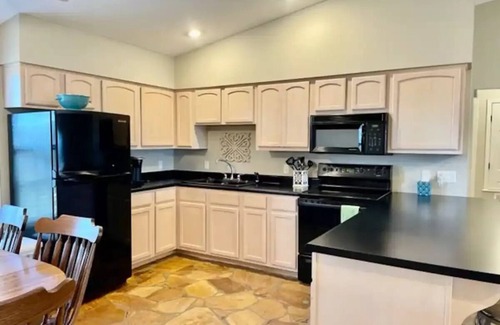 Paris House | Two bedroom cottage on 8 acres with amazing views.