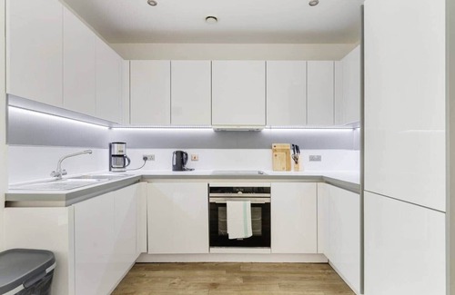 Hackney Apartment | Two-Bedroom Flat next to Station w/Roof Terrace