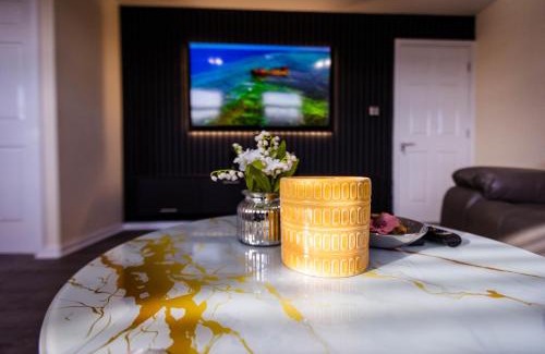 Ashton-under-Lyne Apartment | Two Bedroom Luxury RB Home