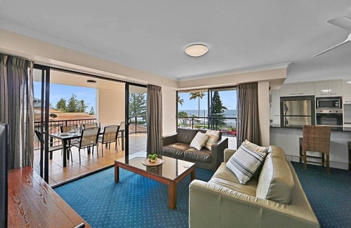 Bargara Apartment | Two Bedroom Ocean View apartment a stones throw from Bargara cafe life