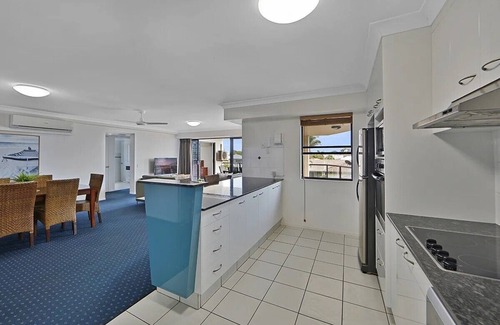 Bargara Apartment | Two Bedroom Ocean View apartment a stones throw from Bargara cafe life