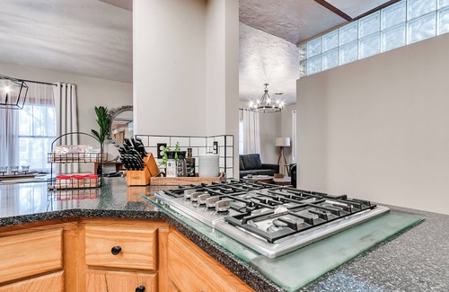 Norman House | Two blocks to OU Campus ~ Easy Access from I-35 ~ Nearby Park