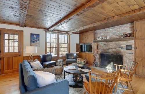 Moscow House | Two Chimneys: 5 br, a/c, fireplace, deck hot tub, firepit, garage