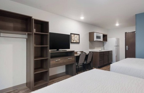 Newnan Hotel | Two Comfortable Room w/Large Refrigerator & Cooking Space for Families
