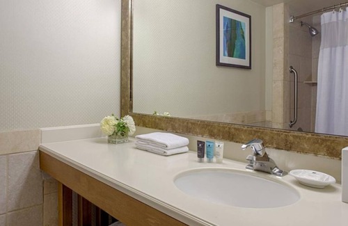 Downtown Resort | TWO COZY UNITS! HEATED POOL, PARKING