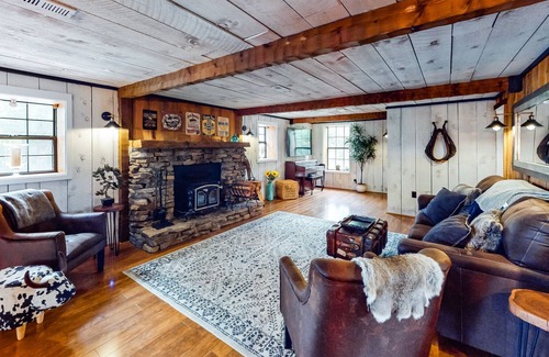 Sevierville House | Two-home lakefront property with vast saltwater pool, dock & amazing game room