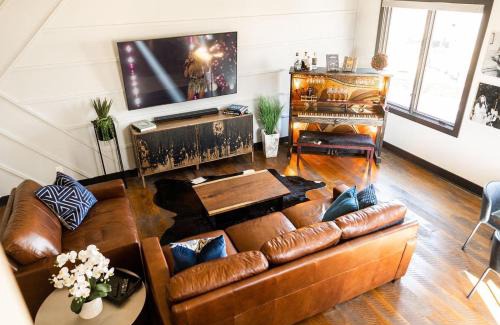 Edgehill House | Two Lavish Gulch Homes - Mins to Broadway