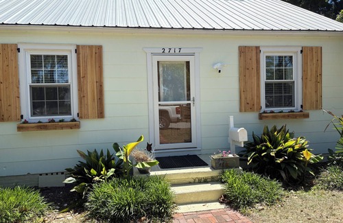 Morehead City House | Two private upstairs rooms with a private entrance.