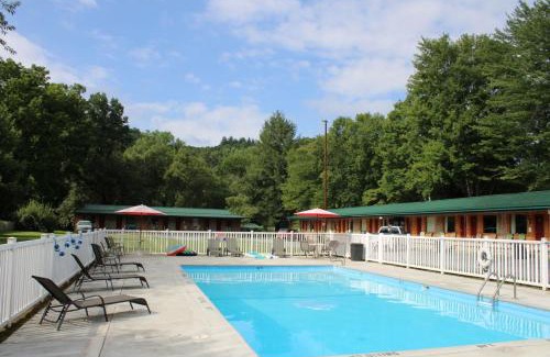 Cherokee Hotel | Two Rivers Lodge