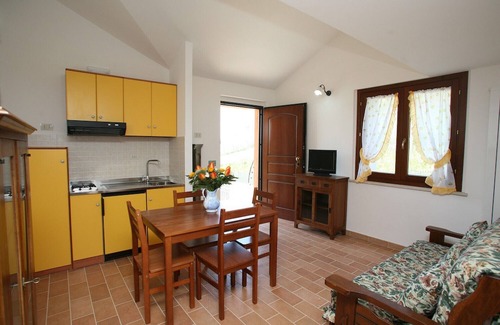 Capodarco Cottage | TWO-ROOM APARTMENT NO.2 - Country House "La casa di Carla", Free Swimming Pool, 3 km from the sea