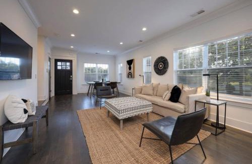 Charlotte Park House | Two Spectacular Homes for Twenty Guests with Outdoor Patio