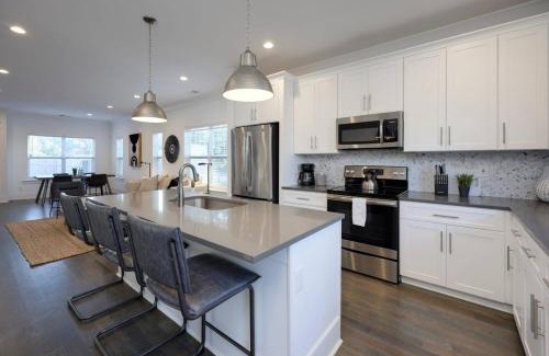 Charlotte Park House | Two Spectacular Homes for Twenty Guests with Outdoor Patio