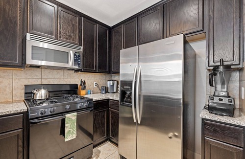 Georgetown House | Two Step Inn Fest Stay - Cozy & Budget Friendly 3BR with a Private Yard