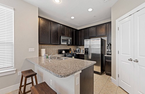 Georgetown House | Two Step Inn Fest Stay - Cozy & Budget Friendly 3BR with a Private Yard