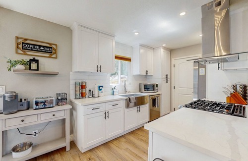 Lodge Hill House | Two-story home w/enclosed yard, patio, gas fireplace, washer/dryer, & fast WiFi