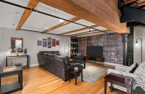 Wholesale District Apartment | Two Story Penthouse - Walk to the Convention Ctr