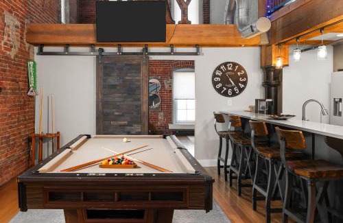 Wholesale District Apartment | Two Story Penthouse - Walk to the Convention Ctr
