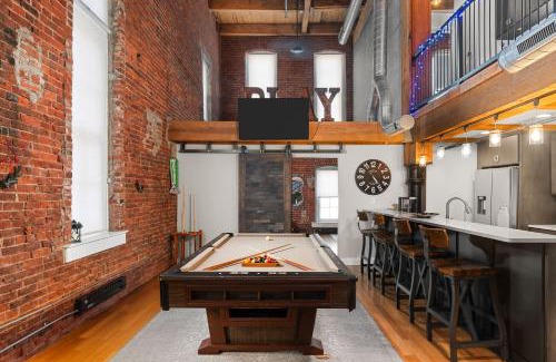 Wholesale District Apartment | Two Story Penthouse - Walk to the Convention Ctr