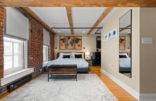 Wholesale District Apartment | Two Story Penthouse - Walk to the Convention Ctr