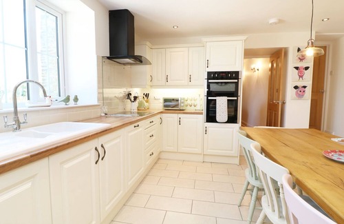 Pontypridd House | TY FFARM AT GELLILWCH, family friendly, with hot tub in Pontypridd