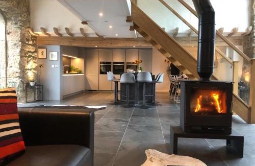 Llanddaniel Fab House | Ty Meryl