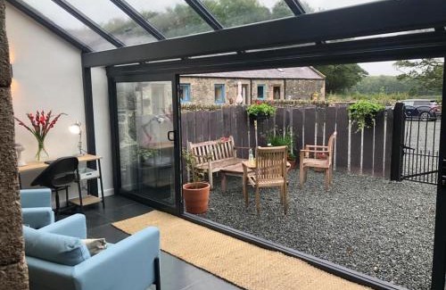 Llanddaniel Fab House | Ty Meryl