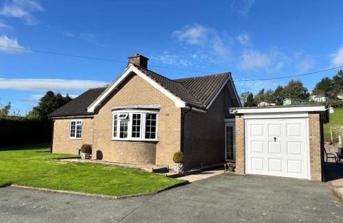 Llanfair Caereinion House | Ty Newydd