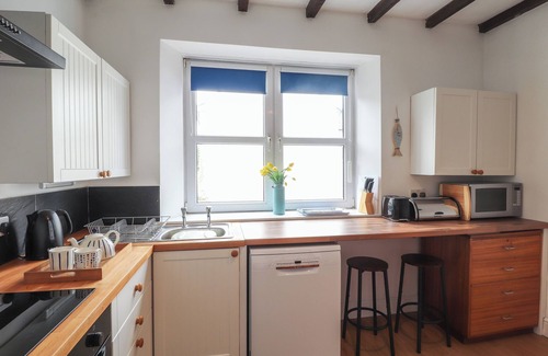 Newport Cottage | Ty Post