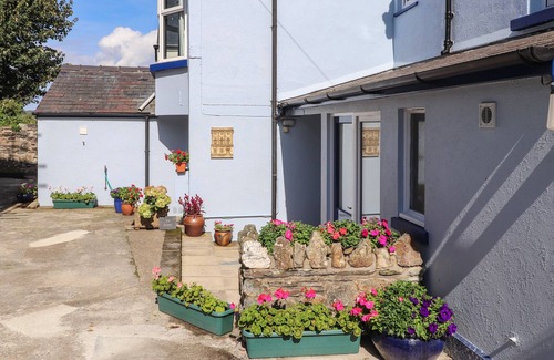 Newport Cottage | Ty Post