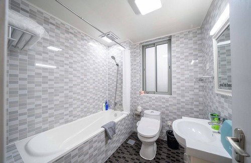 Changning Bed & Breakfast | Tyms Elegant 4BR 2BA APT Riverside