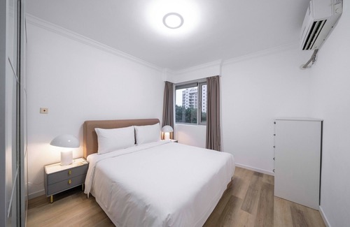 Changning Bed & Breakfast | Tyms Elegant 4BR 2BA APT Riverside